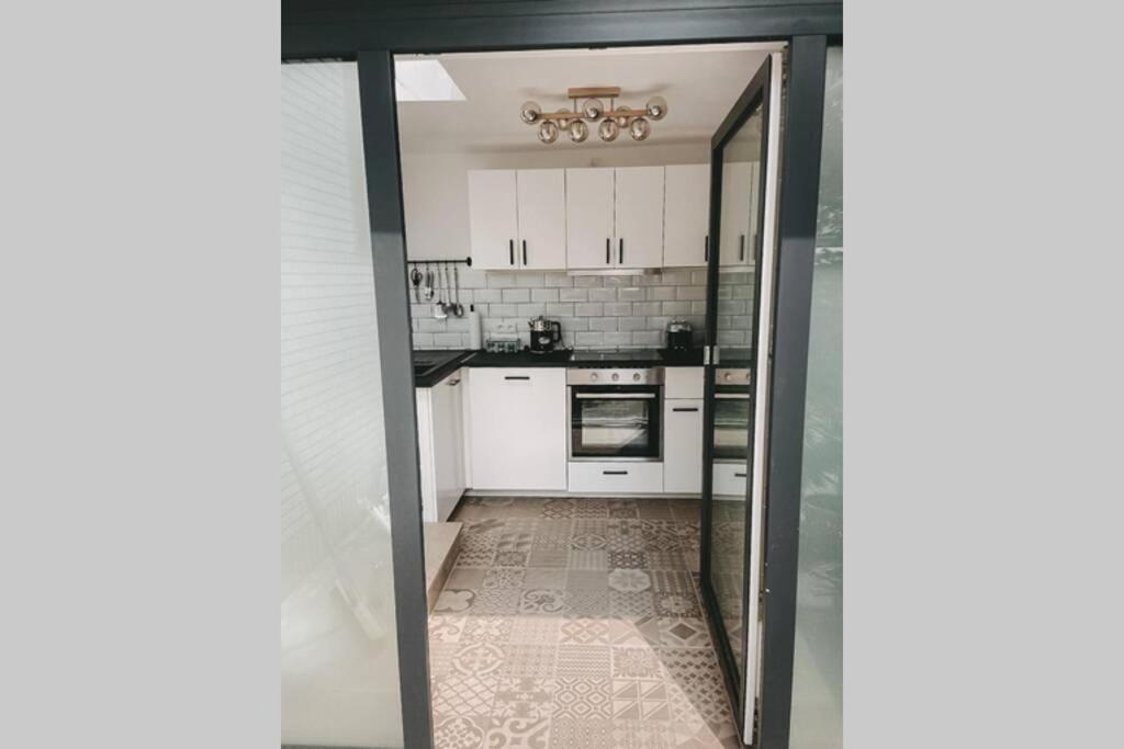 Wunderschoene Sanierte Wohnung Vor Den Toren Koelns エクステリア 写真